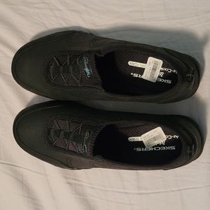 Sketchers - Size 10 Wide - New with tags